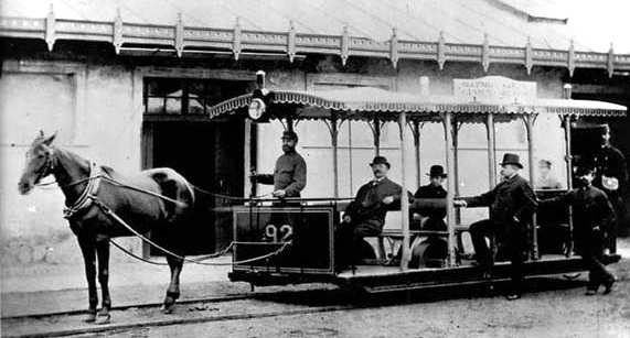 Pražská koňka zahájila
éru hromadné dopravy