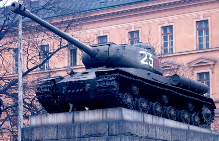 Tank číslo 23: slavný osvoboditel, 
který Prahu nikdy neosvobozoval