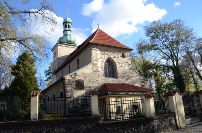 Prosecký kostel: tajemno mezi pražskými paneláky