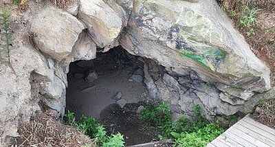 Jeskyně pod hradem Hněvín