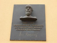 Busta Jana Zrzavého na zdi úřadu