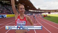 Denisa Rosolová před startem finále na 400 metrů překážek