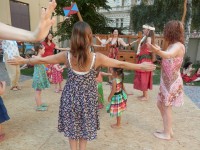 Krátká výuka havajského tance pro dospělé i děti