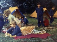 Kája a Roman na táboře 1983, ve předu náš Jarda, tehdy čtyřletý