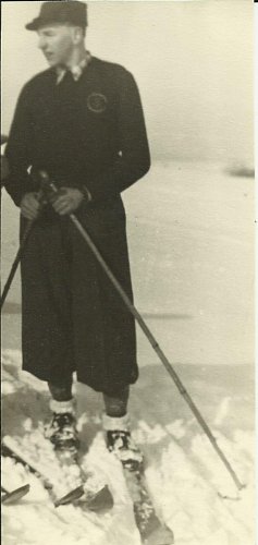 Tatínek v roce 1944 na vlastnoručně vyrobených lyžích