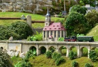 Jarní fotopříběh: Park miniatur - vláček s viaduktem