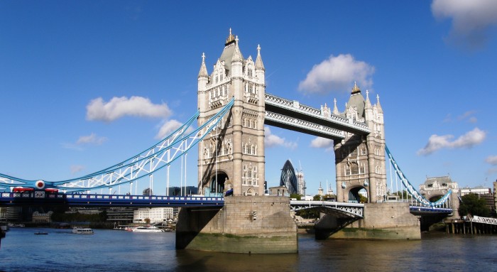 Symbol Londýna Tower
Bridge zprvu sklidil kritiku