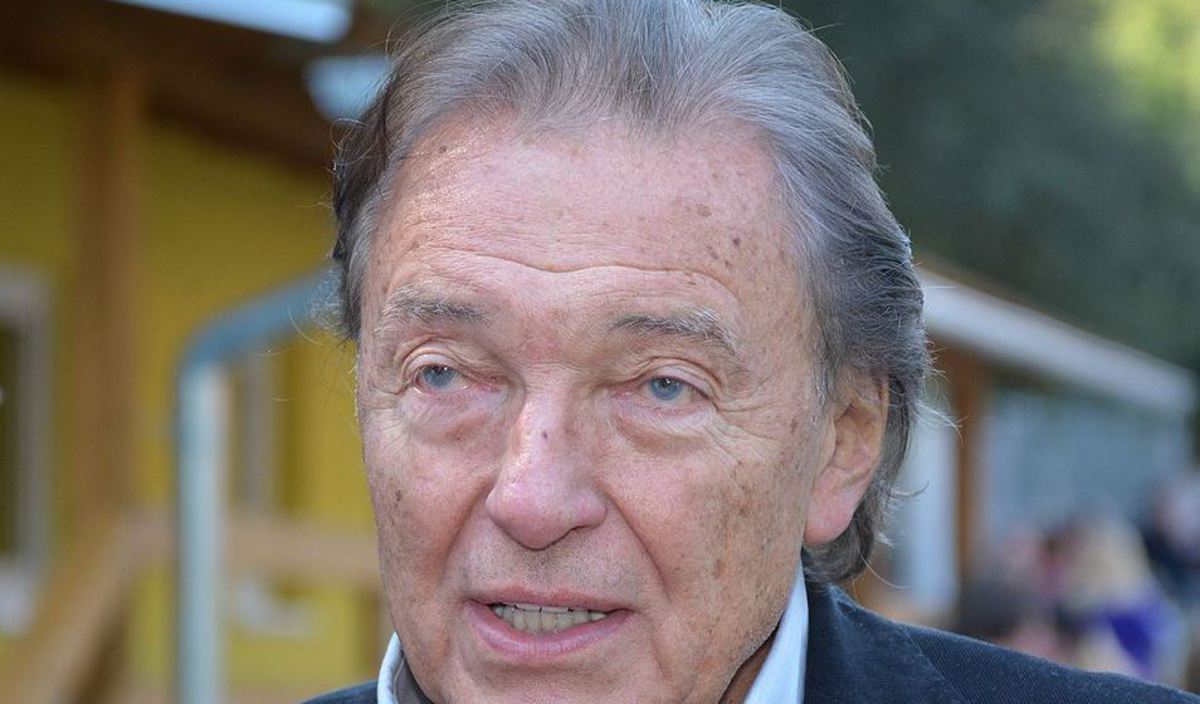 Karel Gott se po tvrdé chemoterapii vrátil domů