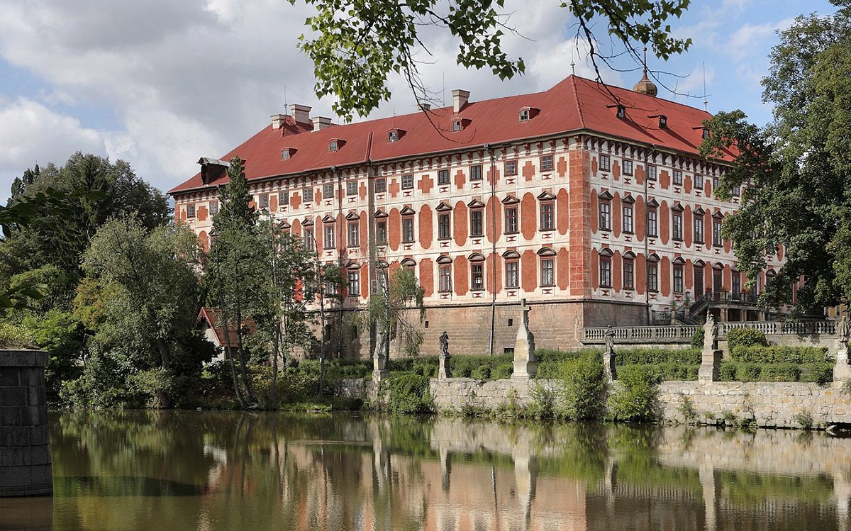 Vydejte se na zámek Libochovice. Do rodiště Jana Evangelisty Purkyně