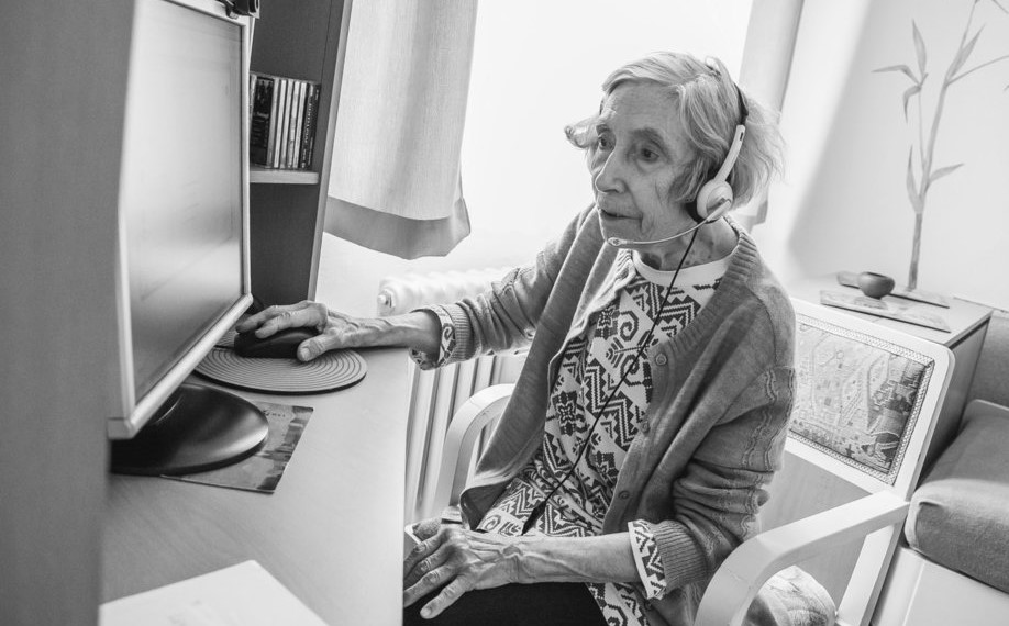 Moudrá Sovička pomáhá seniorům online