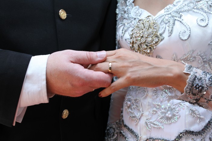 Manželství v krizi: počet
sňatků klesl na&nbsp;polovinu