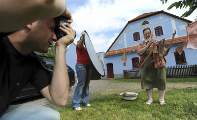 Senioři fotili kalendář
v dobovém oblečení