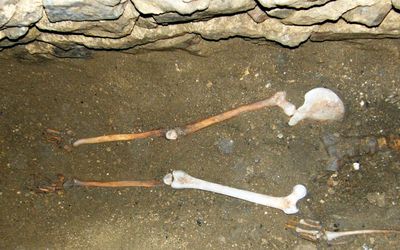 V Hroznové Lhotě objevili
33 hrobů z doby bronzové
