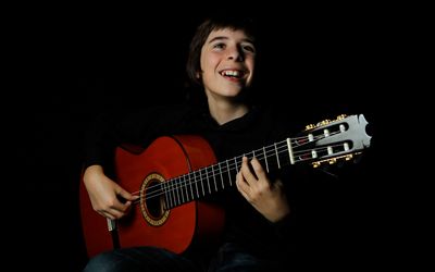 Malý kytarový génius
se představí v Česku