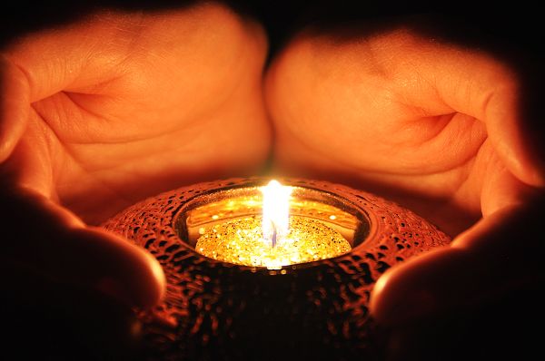 Na Dušičky pomáhají svíčky
zemřelým najít jejich cestu