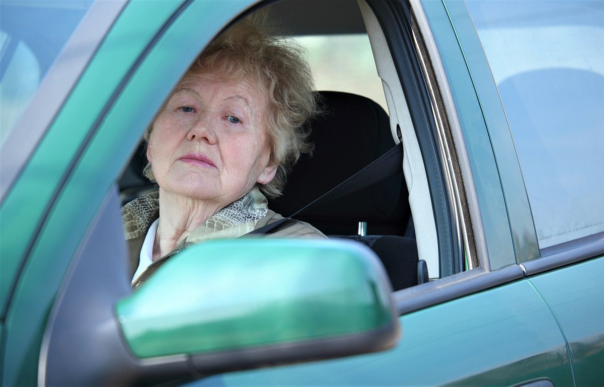 Do autoškoly po šedesátce. Mezi seniory přibývá začínajících řidičů
