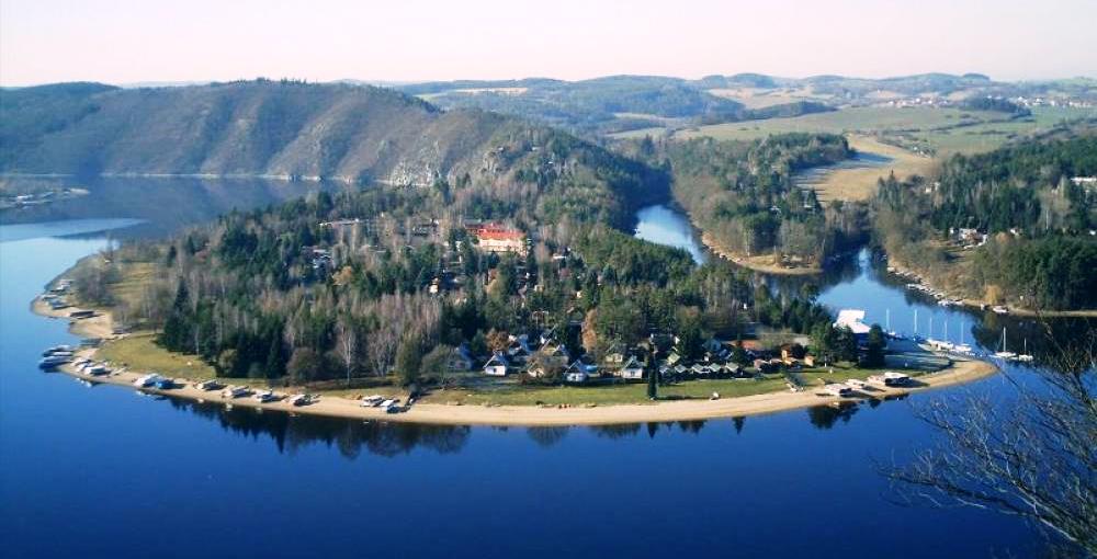 Jedeš v zimě na Slapy?
Tak to jsi úplný magor!