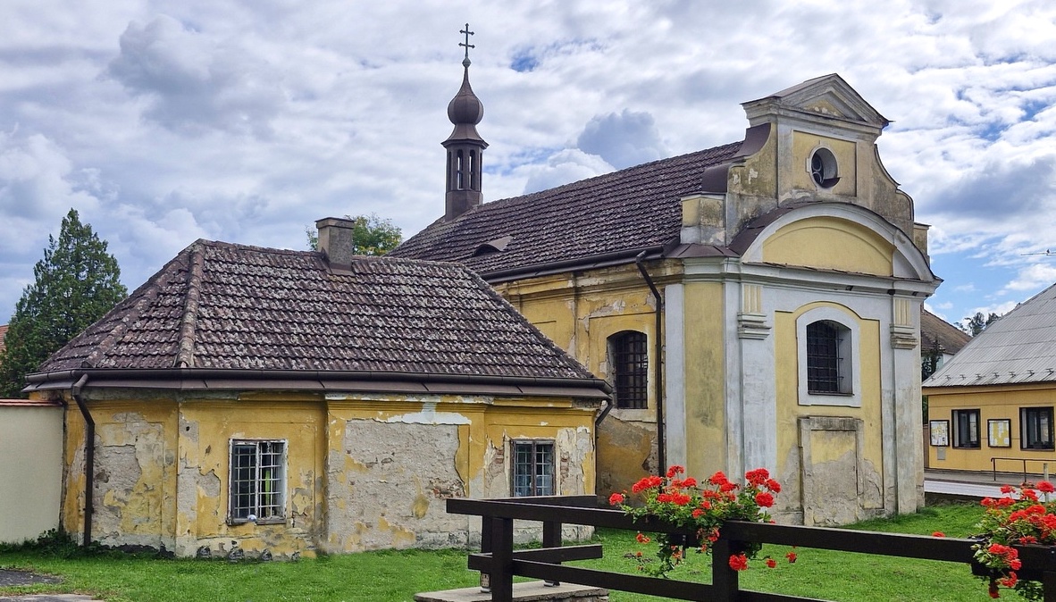 FOTO DNE 2.4.: Libuše Hvězdová - Zámecká kaple v Zdechovicích