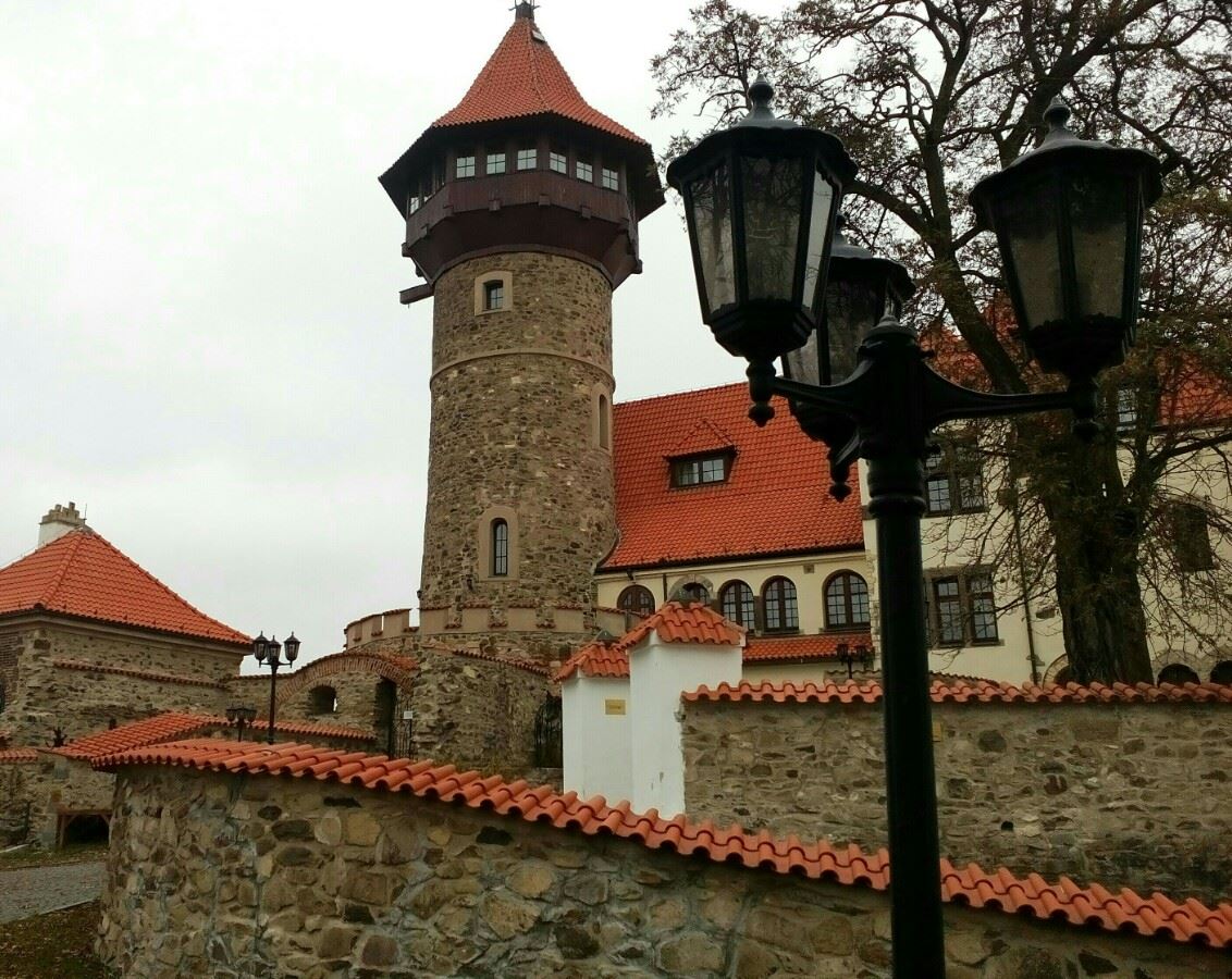 Za alchymistou E. Kellym na Hněvín