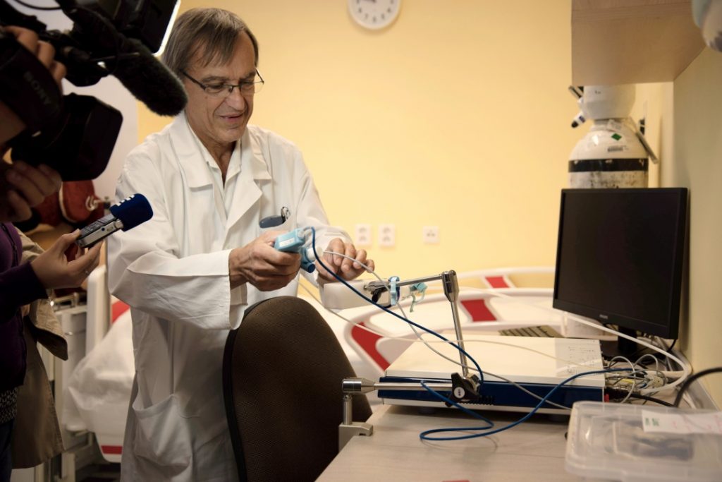 Olomouc získala unikátní přístroje, které pomáhají dětem s cystickou fibrózou