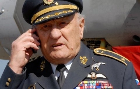 Zemřel bývalý stíhací
pilot Zdeněk Škarvada