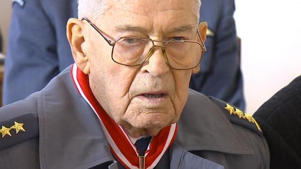 Válečný pilot Gablech
slaví 100. narozeniny
