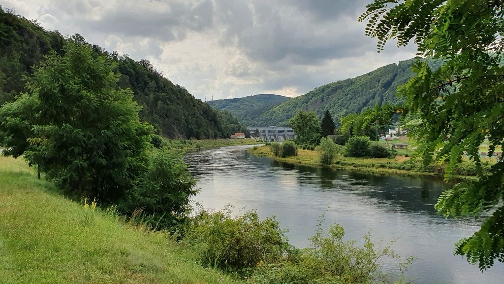 Podél Vltavy směrem k Svatojánským proudům - zastavení první: Přehrada Štěchovice