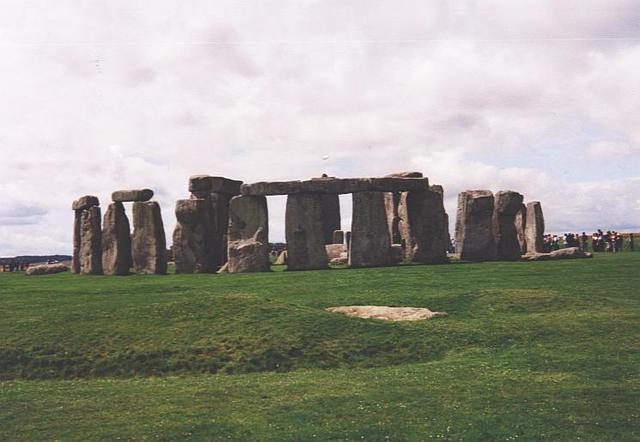 Stonehenge obklopovalo sedmnáct
dalších svatyní