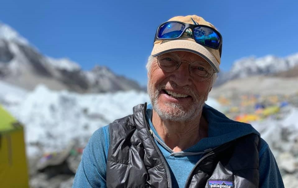 Americký horolezec zdolal v 75 letech nejvyšší horu světa