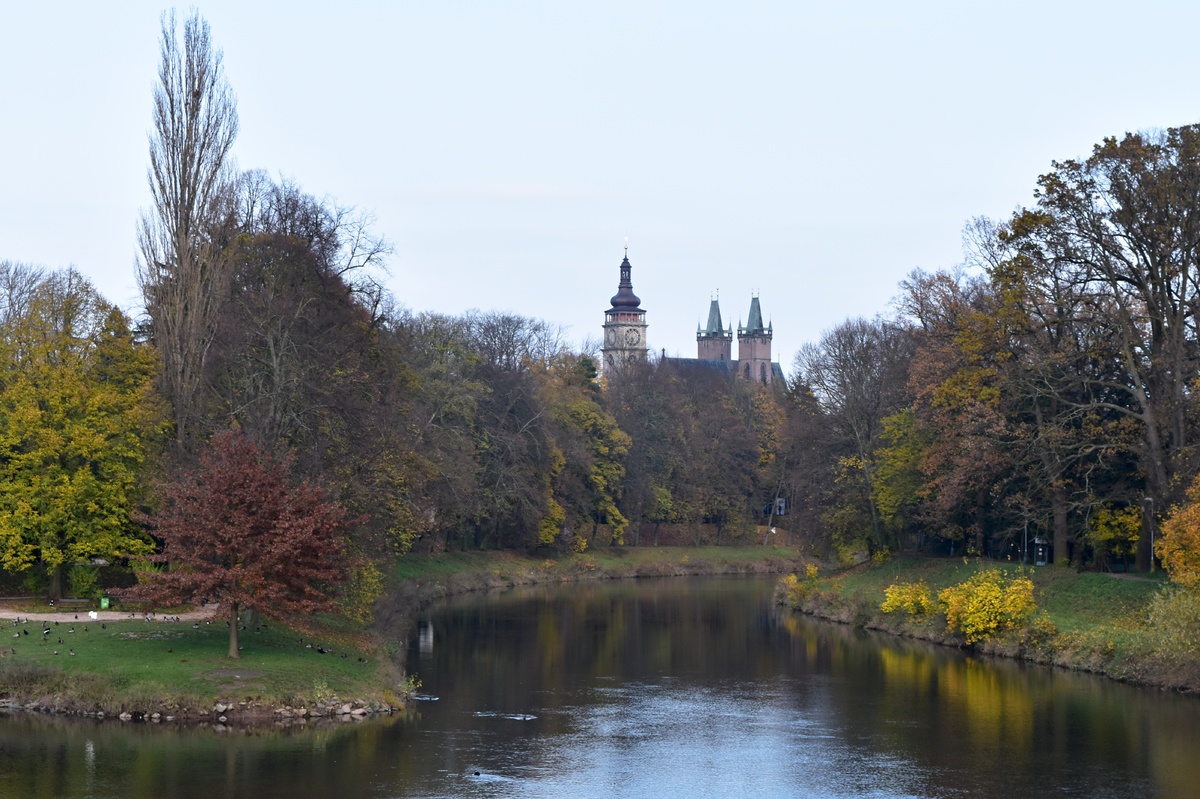Hradec Králové - soutok Labe a Orlice v pozadí s věžemi