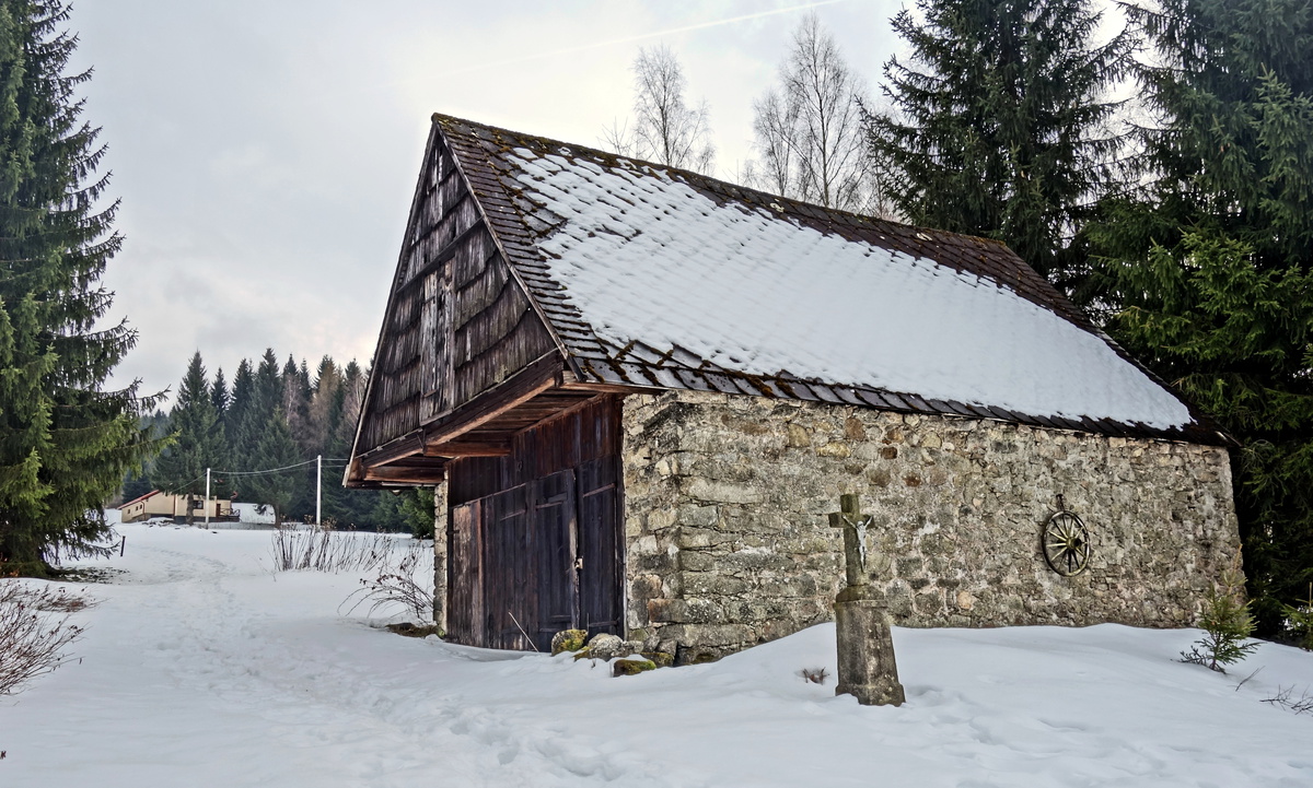 Stará stodola na horách