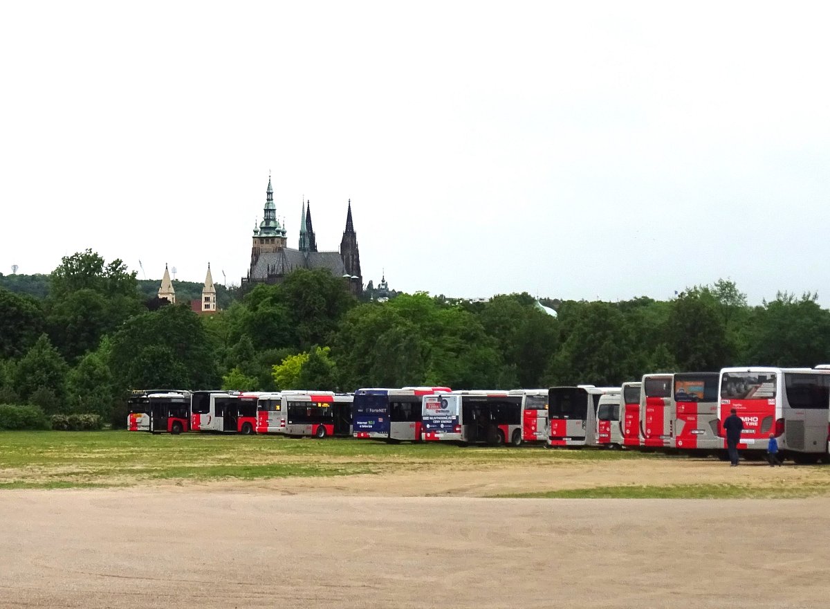 Autobusový den na Letenské pláni