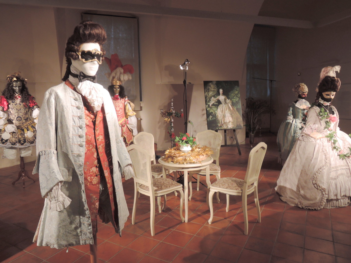 A la Mode - výstava barokních oděvů v Klementinu