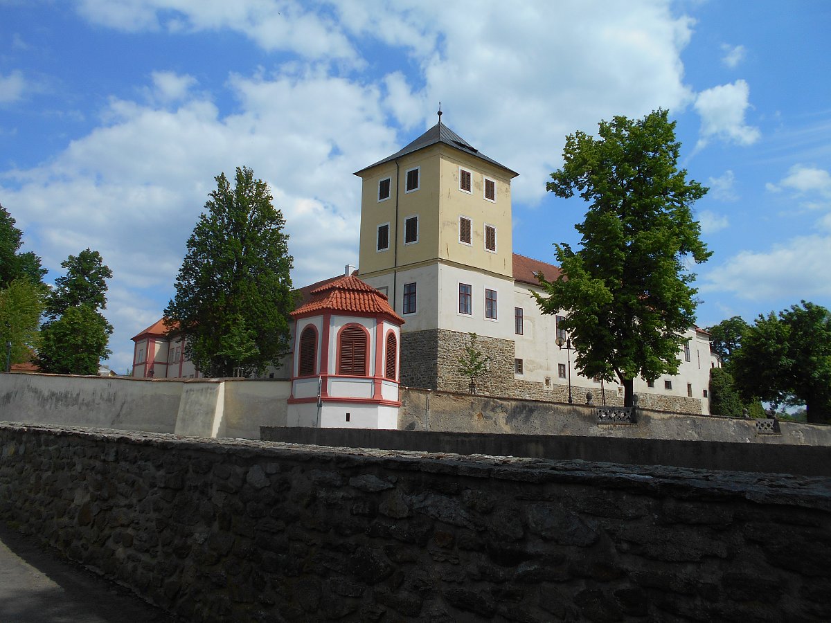 Zámek a okolí Horažďovic