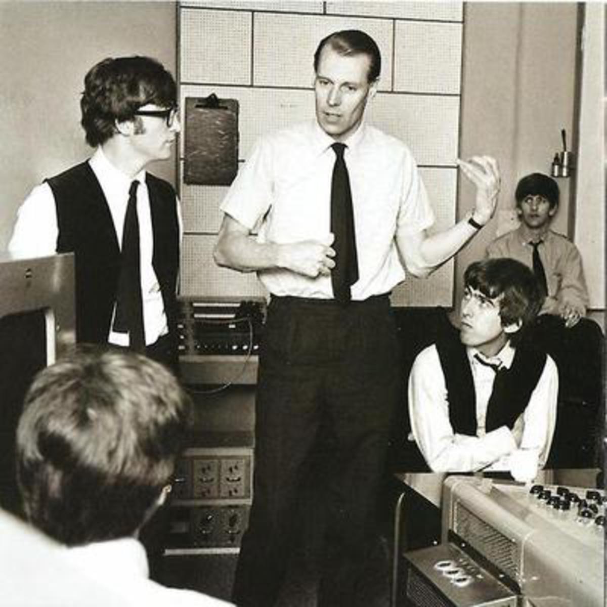 Zemřel producent The Beatles George Martin, známý jako pátý brouk