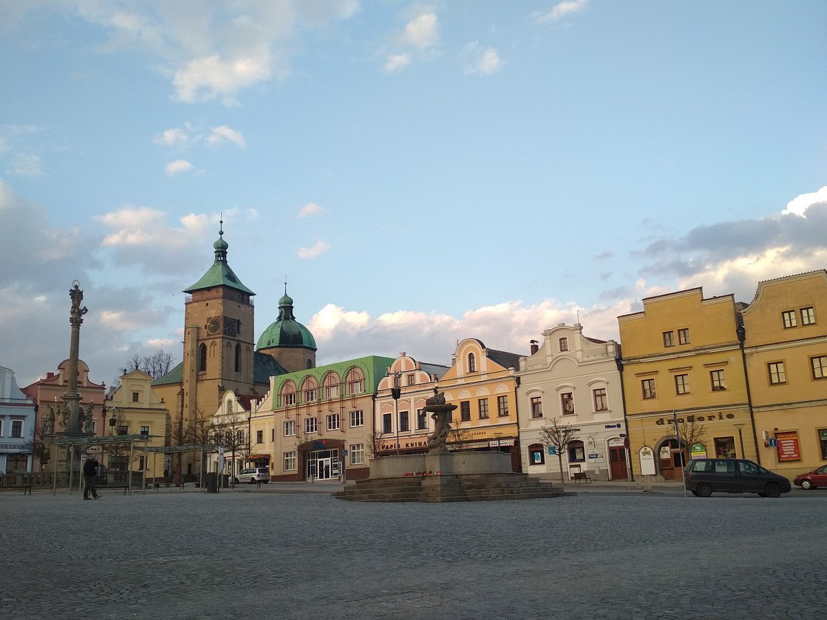 Náměstí 2