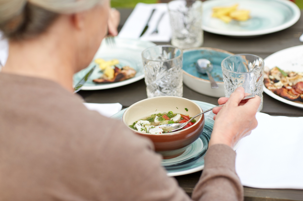 České restaurace musí vyhazovat neprodané jídlo, ačkoliv ho chtějí rozdat