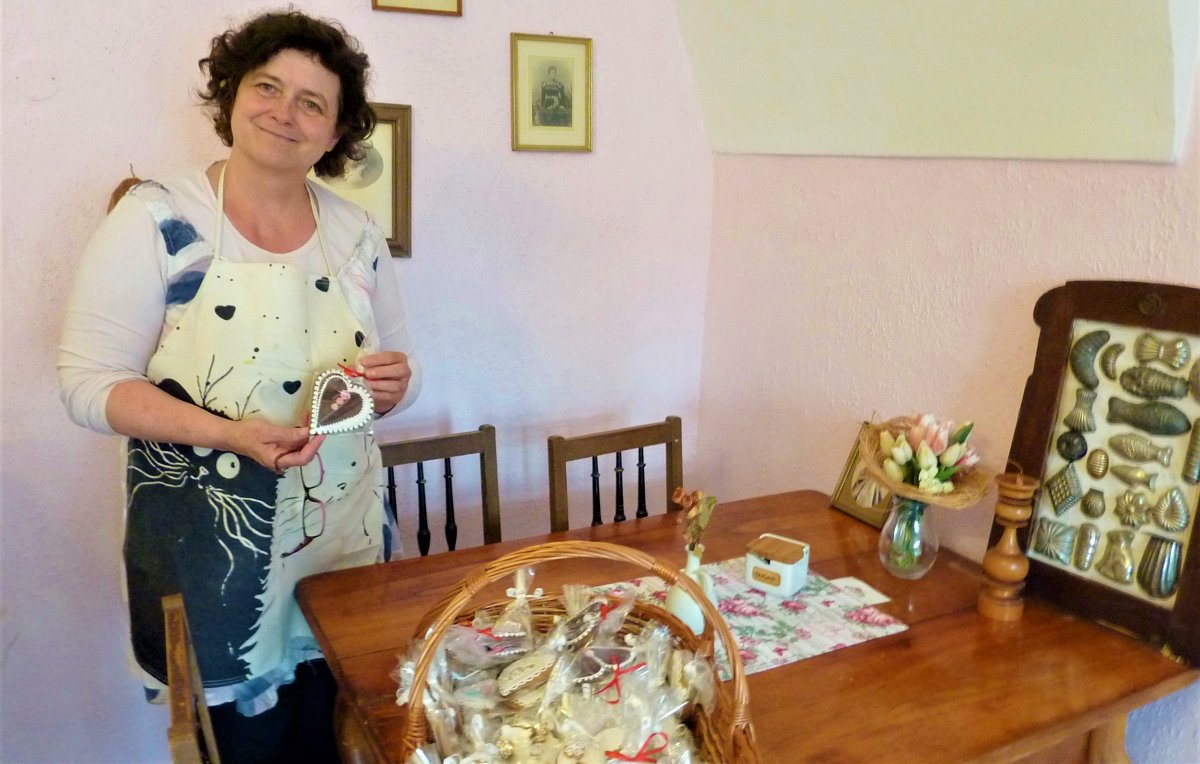 Ivana Hollanová po klíšťové encefalitidě skončila v invalidním důchodu. Teď podniká, peče vynikající koláče s dalšími handicapovanými zaměstnanci