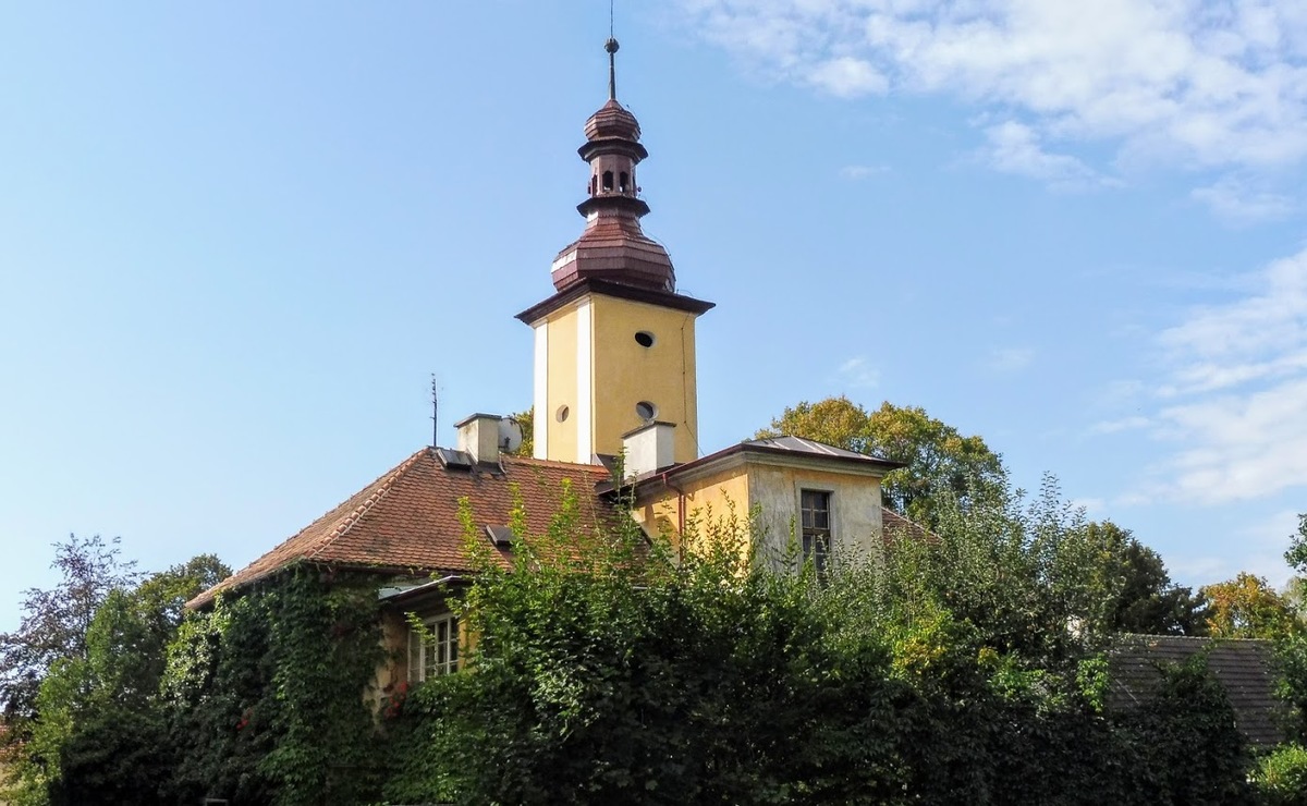 Kostel v Petrovicích (nedaleko Sedlčan)