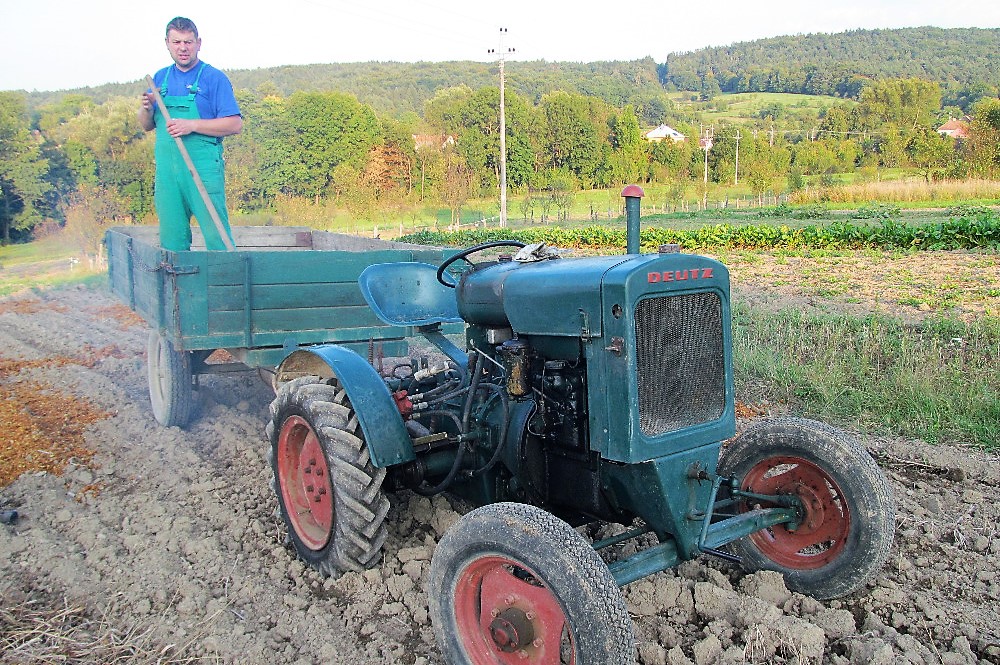 Na traktoru Deutz medvěd jezdit nebude