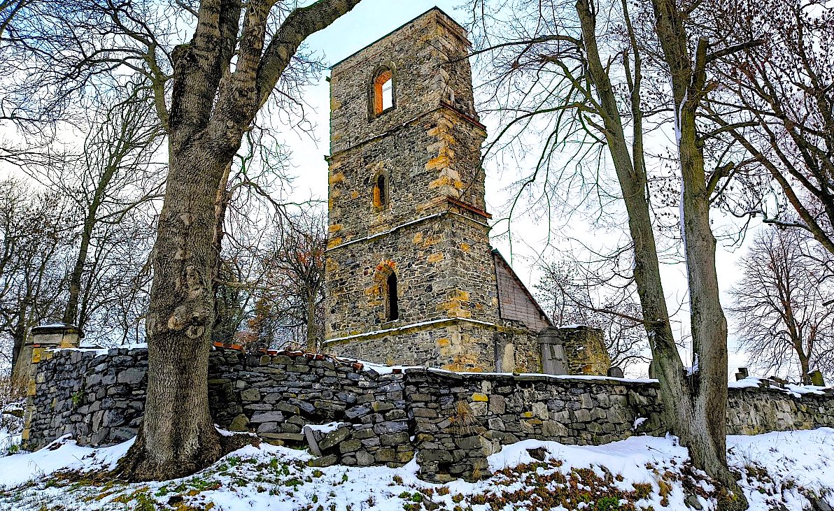 FOTO DNE 30.11.: Alena Tollarová - Torzo zvonice v Mukařově