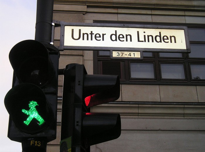 Populární panáček ze&nbsp;semaforu 
kráčí z východního Berlína do světa