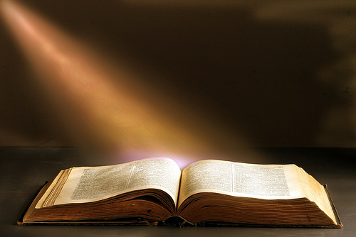 Bible je bestseller plný záhad