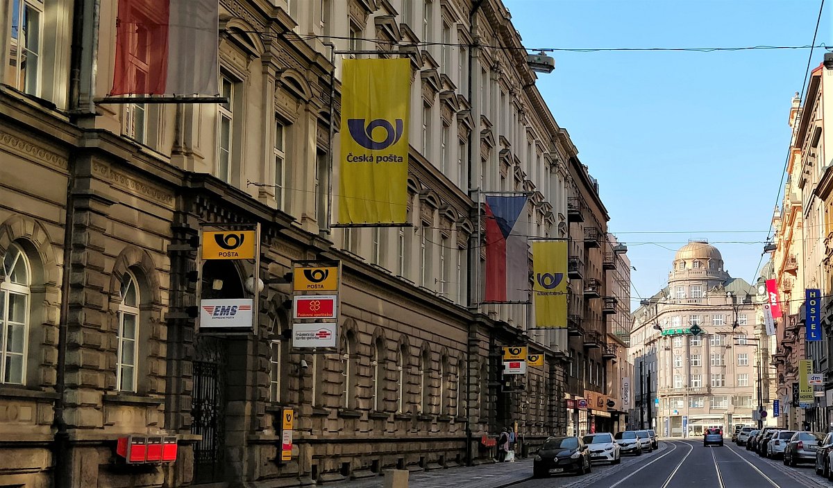 Česká pošta od září zvyšuje poplatek za výplaty důchodů v hotovosti na 35 Kč