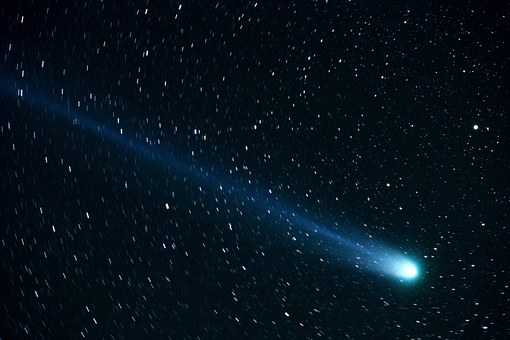 Letěla kometa