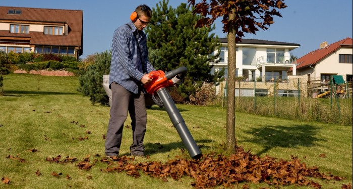 Vysavač nebo fukar 
uklidí trávník za vás  