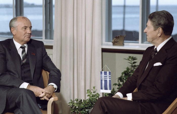 Hanks a DiCaprio natočí film 
o Michailu Gorbačovovi
