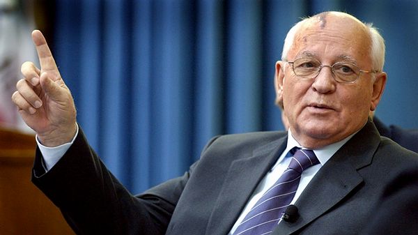 Válka na Balkáně, Gorbačov
na dače, teta a moje dovolená