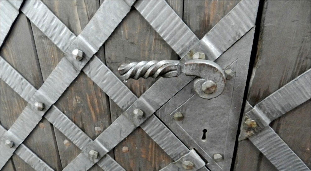 Mříže, vrata, zábradlí a vývěsní štíty