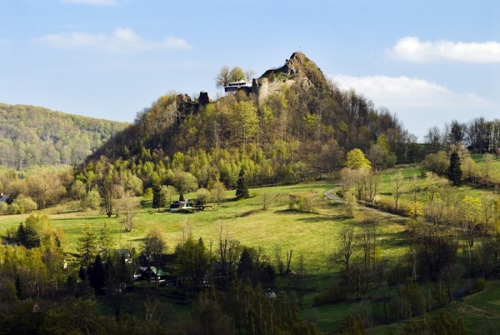 Vesnická rezervace, Tolštejn
a sekáči. Aneb tipy na víkend